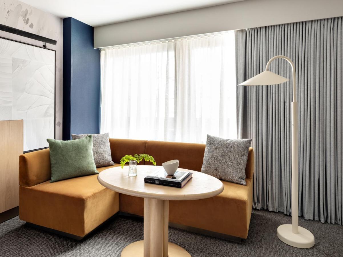 Kimpton Theta New York - Times Square By Ihg Hotell Exteriör bild A living room at the Hotel Zags